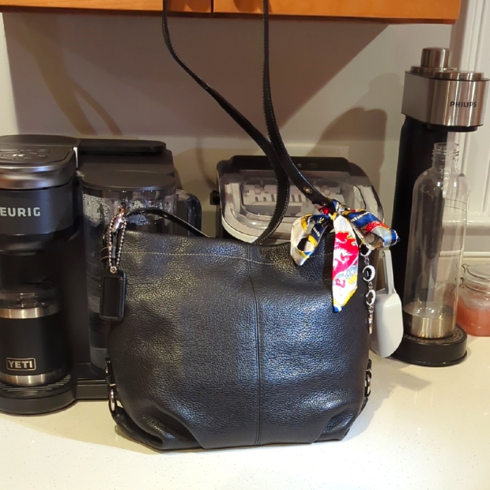 Elegant Black Leather Women's Bag - Picture 1 of 9